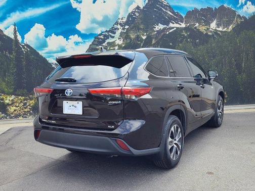 2020 Toyota Highlander Hybrid XLE