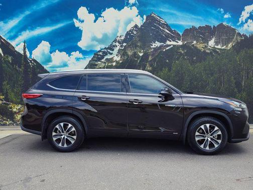 2020 Toyota Highlander Hybrid XLE
