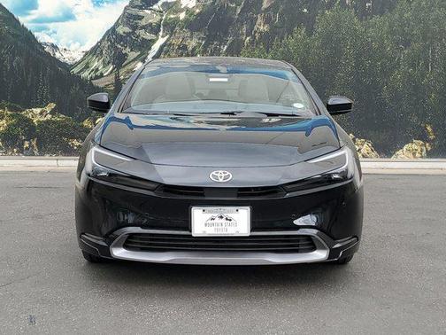 2025 Toyota Prius XLE
