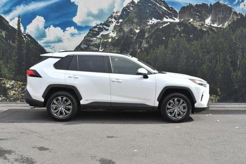 2022 Toyota RAV4 Hybrid XLE Premium