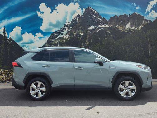2021 Toyota RAV4 Hybrid XLE Premium