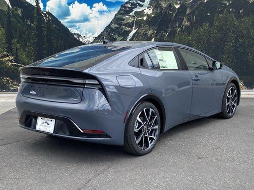 2025 Toyota Prius L