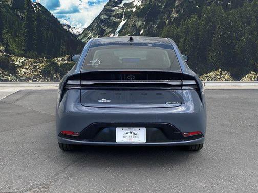 2025 Toyota Prius L