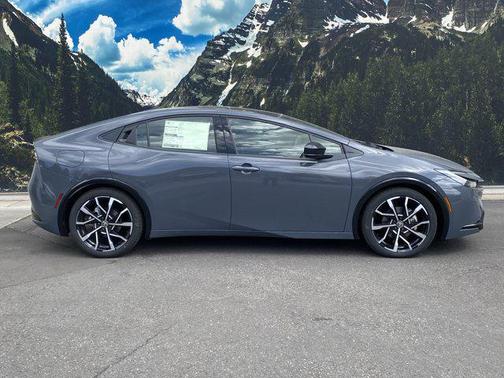 2025 Toyota Prius L