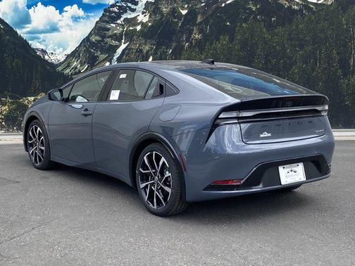 2025 Toyota Prius L