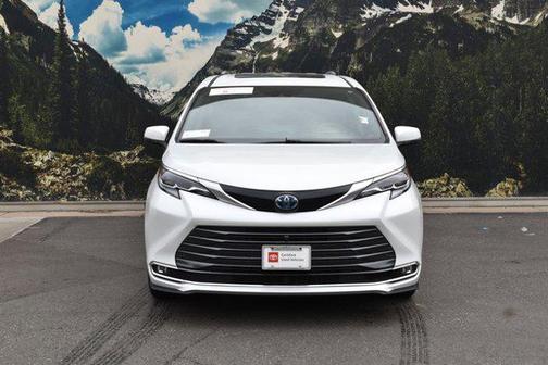 2024 Toyota Sienna Platinum 7 Passenger