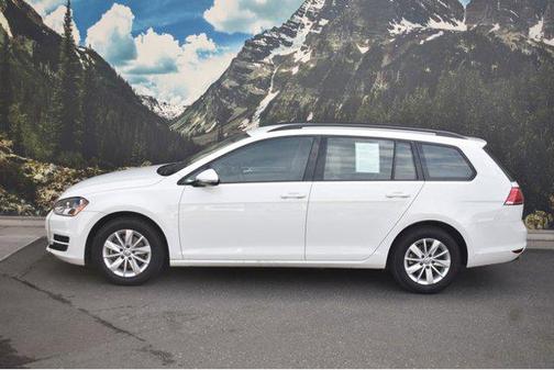 2015 Volkswagen Golf SportWagen TSI S 4-Door
