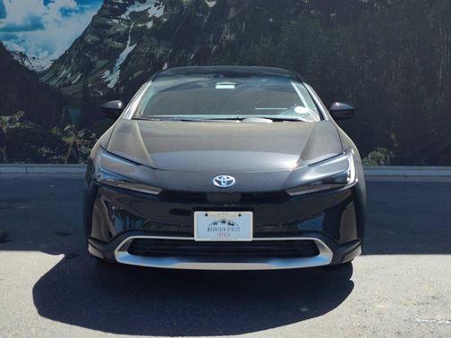 2025 Toyota Prius L