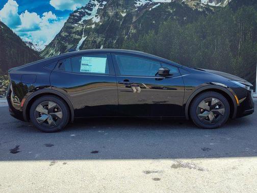 2025 Toyota Prius L