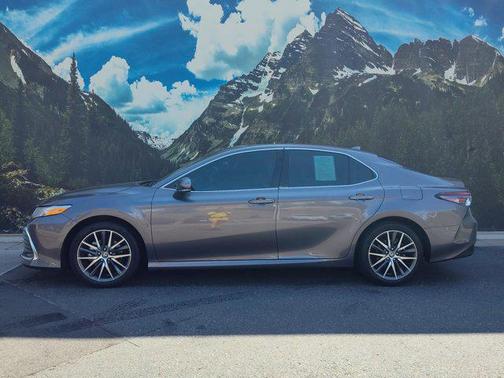 2023 Toyota Camry Hybrid XLE