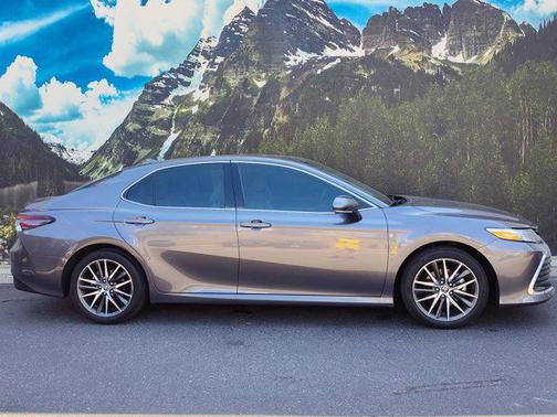 2023 Toyota Camry Hybrid XLE