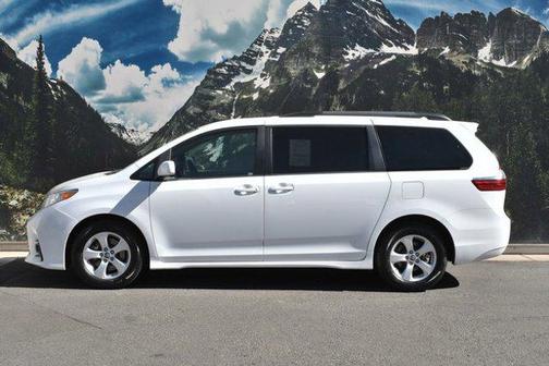 2018 Toyota Sienna LE
