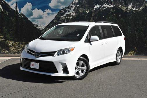 2018 Toyota Sienna LE