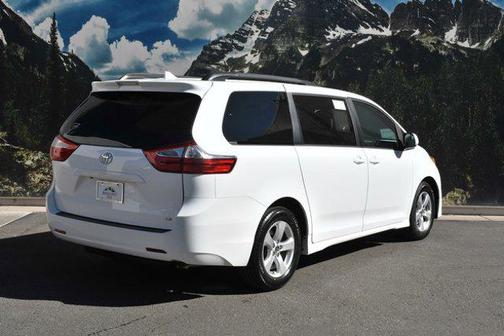 2018 Toyota Sienna LE