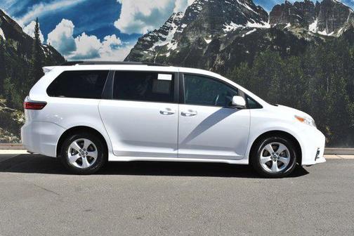 2018 Toyota Sienna LE