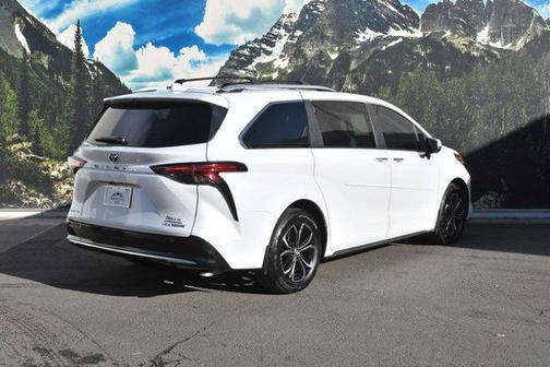 2025 Toyota Sienna Platinum