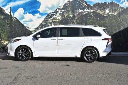 2025 Toyota Sienna Platinum