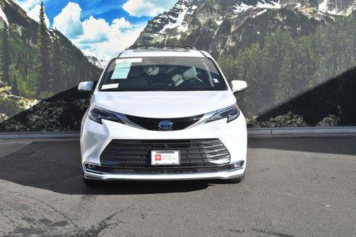 2025 Toyota Sienna Platinum