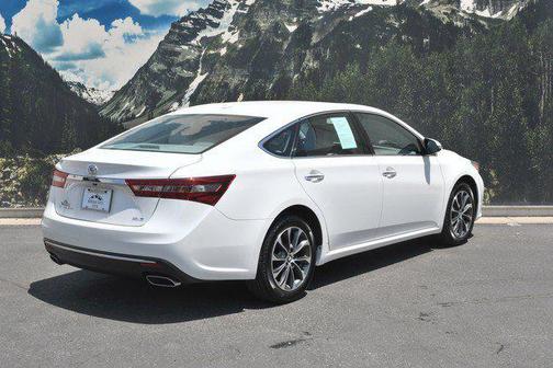 Blizzard Pearl 2016 Toyota Avalon XLE Plus