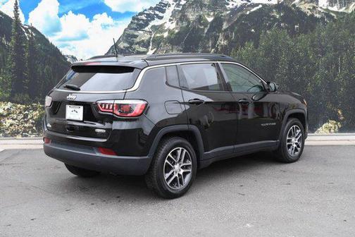 Diamond Black Crystal Pearlcoat 2019 Jeep Compass Latitude