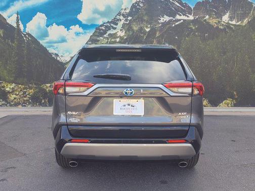 2022 Toyota RAV4 Hybrid SE