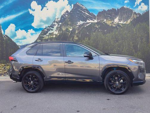 2022 Toyota RAV4 Hybrid SE