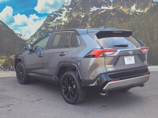 2022 Toyota RAV4 Hybrid SE