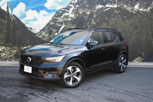 2024 Volvo XC40 B5 Core Dark Theme