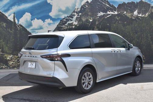 2023 Toyota Sienna LE