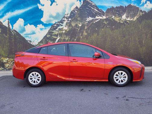 2021 Toyota Prius LE