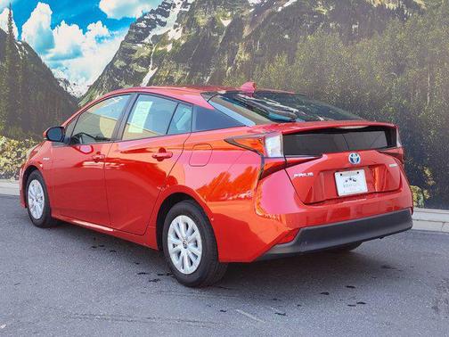 2021 Toyota Prius LE