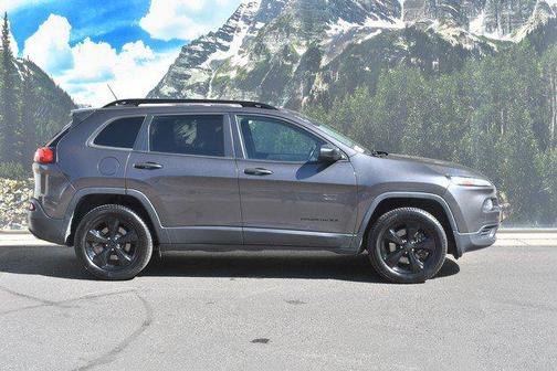 Granite Crystal Metallic Clearcoat 2017 Jeep Cherokee Altitude