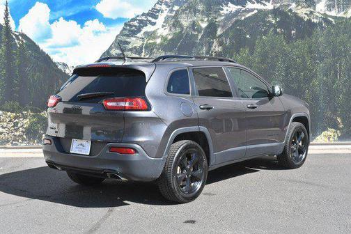 Granite Crystal Metallic Clearcoat 2017 Jeep Cherokee Altitude