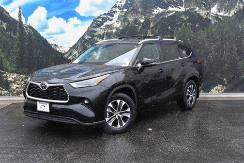Midnight Black Metallic 2023 Toyota Highlander XLE