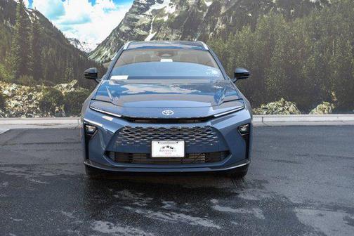 2025 Toyota Crown Signia XLE