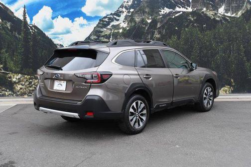 Brilliant Bronze Metallic 2023 Subaru Outback Limited