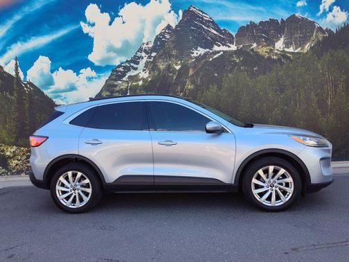 2022 Ford Escape Titanium