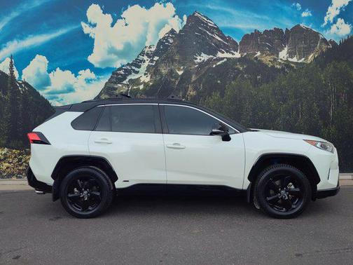 2020 Toyota RAV4 Hybrid SE