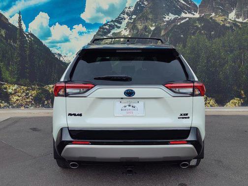 2020 Toyota RAV4 Hybrid SE