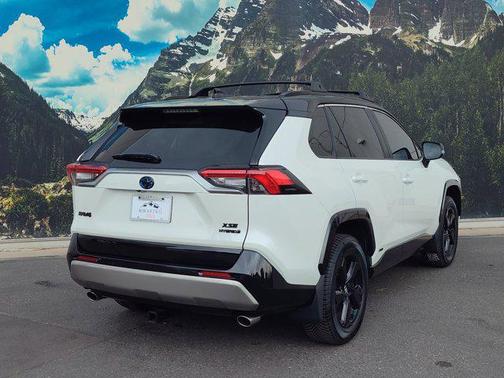 2020 Toyota RAV4 Hybrid SE