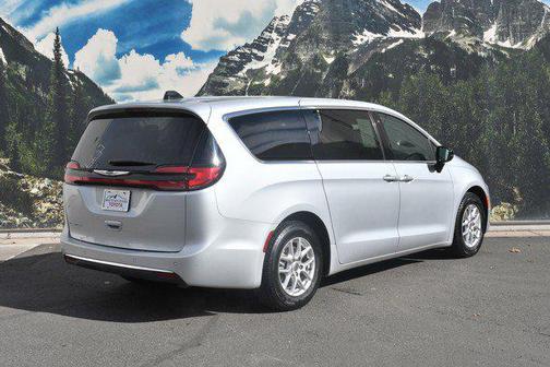 Silver Mist Clearcoat 2024 Chrysler Pacifica Touring L