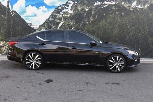 2022 Nissan Altima SR FWD