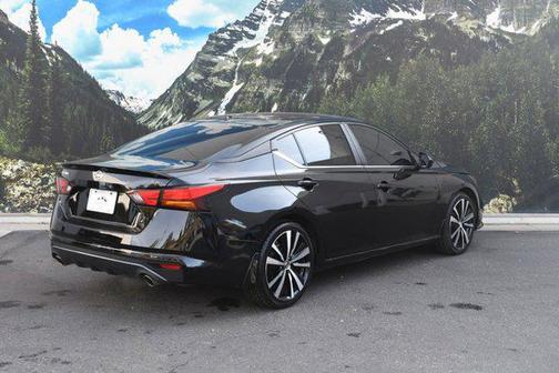 2022 Nissan Altima SR FWD