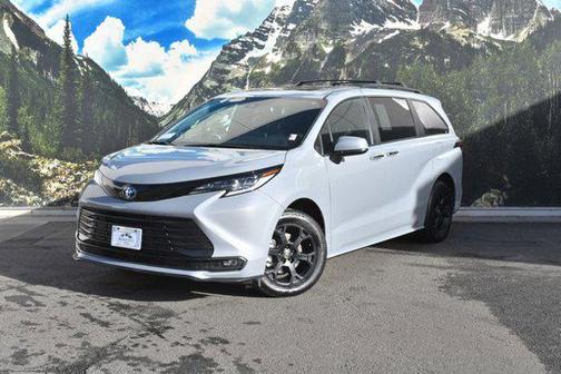 2025 Toyota Sienna Woodland Edition