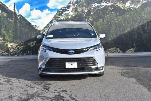 2025 Toyota Sienna Woodland Edition