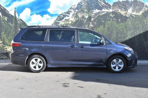 2018 Toyota Sienna LE