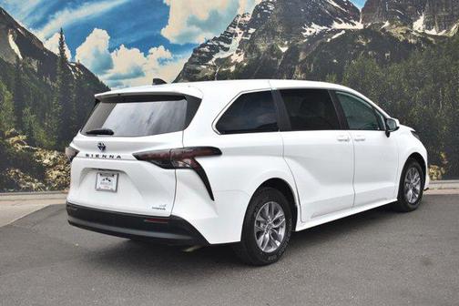 2024 Toyota Sienna LE