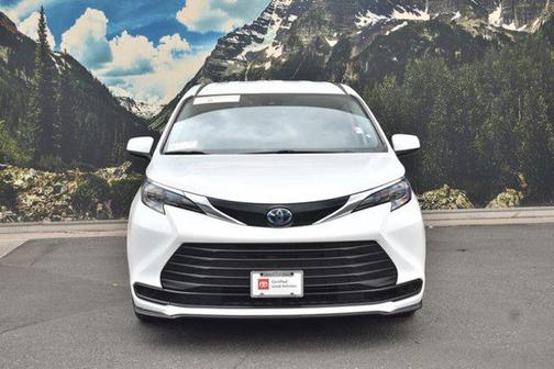 2024 Toyota Sienna LE