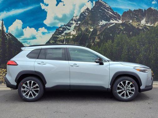 2025 Toyota Corolla Cross XLE