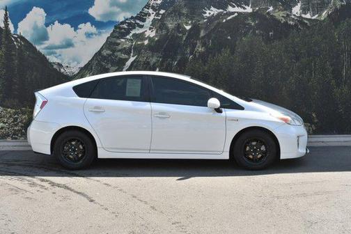 White 2014 Toyota Prius Two